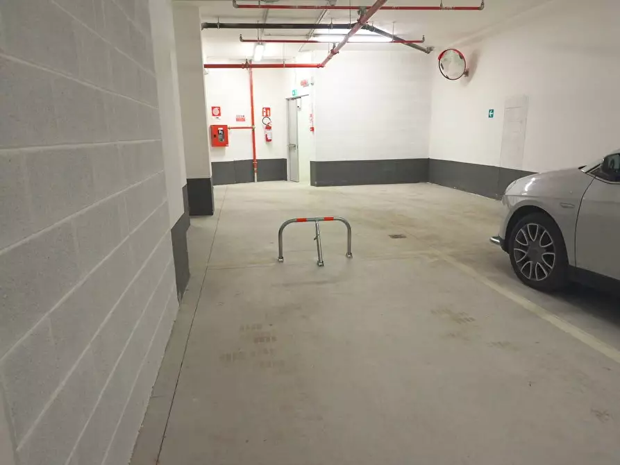 Immagine 6 di Box auto in affitto  in Piazza Albania a Roma