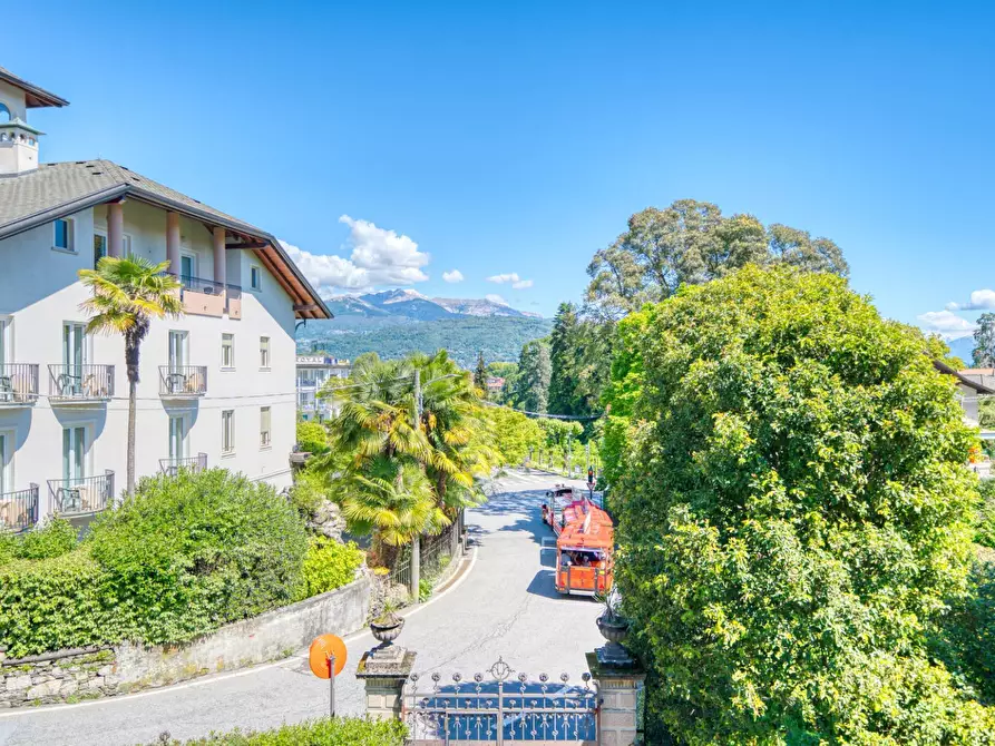 Immagine 14 di Villa in vendita  in via volta a Verbania