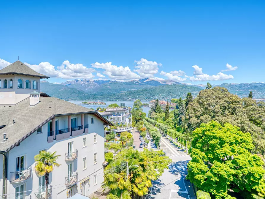 Immagine 6 di Villa in vendita  in via volta a Verbania