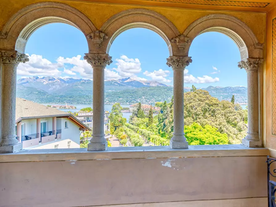 Immagine 7 di Villa in vendita  in via volta a Verbania