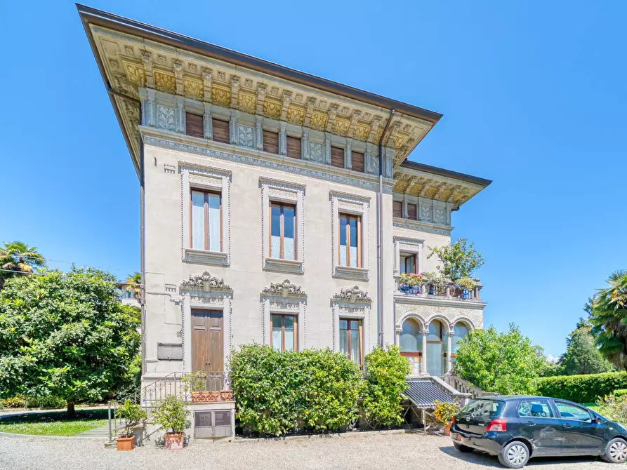 Immagine 3 di Villa in vendita  in via volta a Verbania