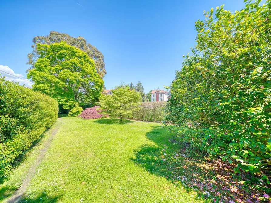 Immagine 27 di Villa in vendita  in via volta a Verbania