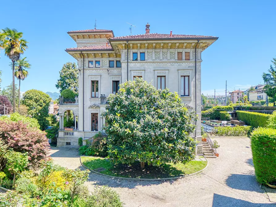 Immagine 4 di Villa in vendita  in via volta a Verbania