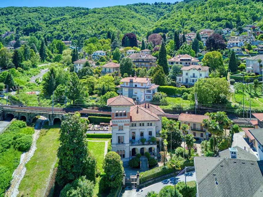 Immagine 11 di Villa in vendita  in via volta a Verbania