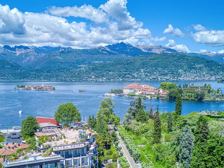 Immagine 8 di Villa in vendita  in via volta a Verbania