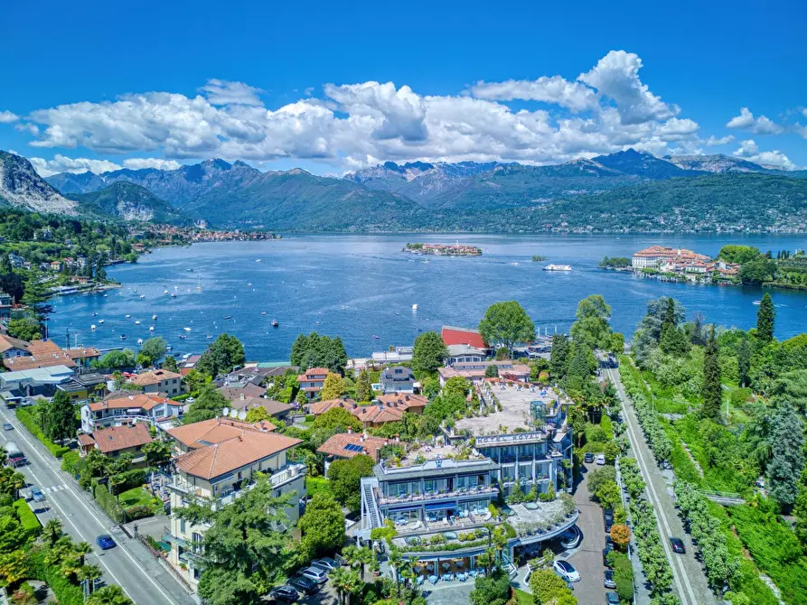 Immagine 12 di Villa in vendita  in via volta a Verbania