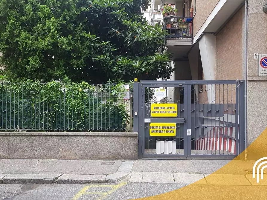 Immagine 1 di Box auto in vendita  in Via Giacinto Collegno a Torino