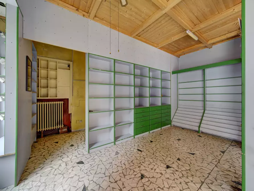 Immagine 13 di Locale commerciale in vendita  in Via Monginevro a Torino