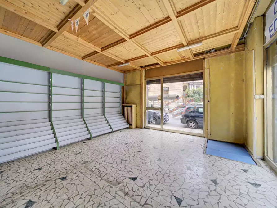 Immagine 6 di Locale commerciale in vendita  in Via Monginevro a Torino