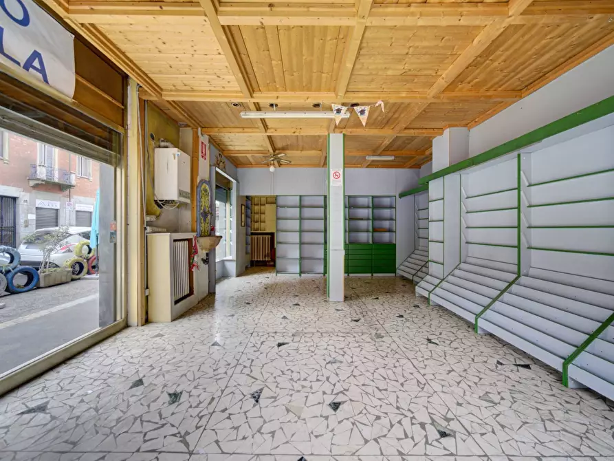 Immagine 9 di Locale commerciale in vendita  in Via Monginevro a Torino