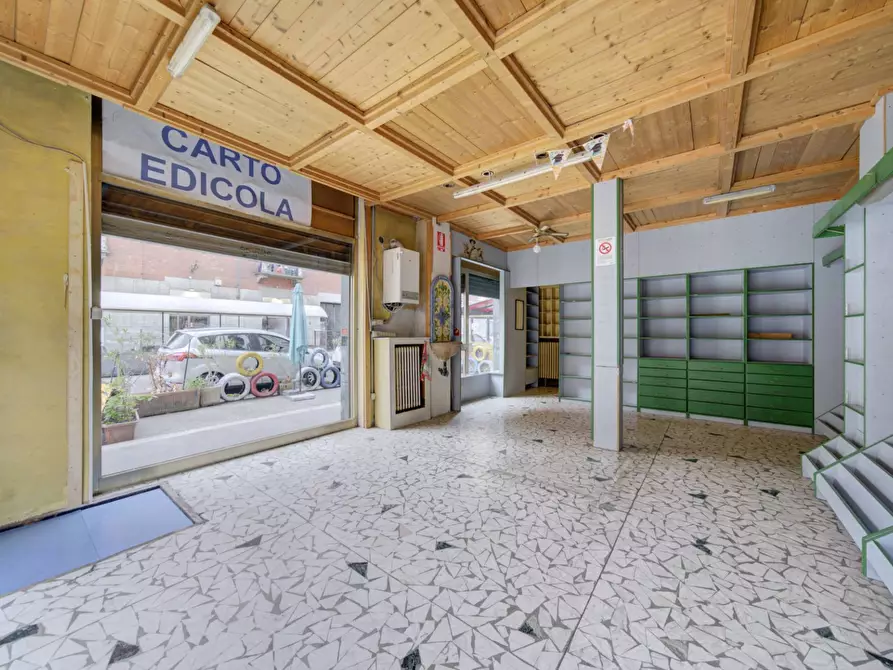 Immagine 7 di Locale commerciale in vendita  in Via Monginevro a Torino