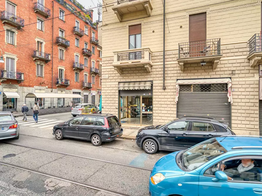 Immagine 3 di Locale commerciale in vendita  in Via Monginevro a Torino