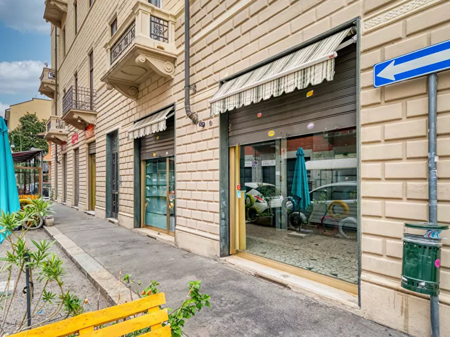 Immagine 4 di Locale commerciale in vendita  in Via Monginevro a Torino