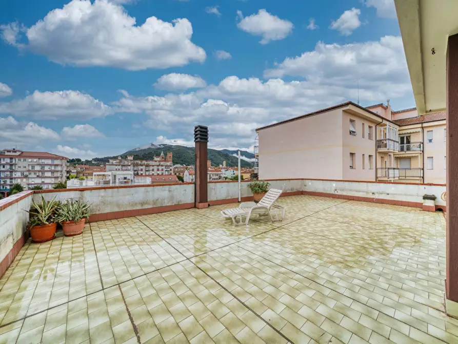 Immagine 21 di Appartamento in vendita  in Viale Liguria a Albenga
