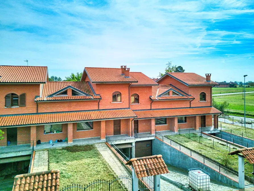 Immagine 2 di Villetta a schiera in vendita  in Strada del corno basso chialano a Villanova D'asti