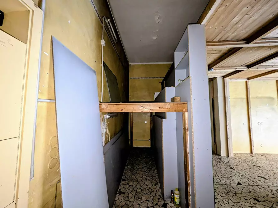 Immagine 16 di Locale commerciale in vendita  in Via Monginevro a Torino