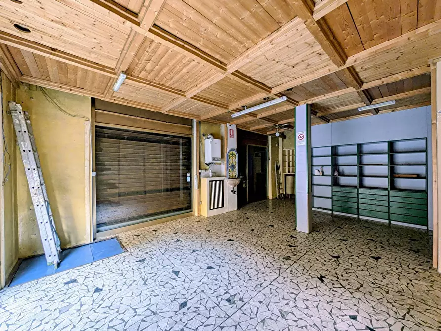 Immagine 11 di Locale commerciale in vendita  in Via Monginevro a Torino