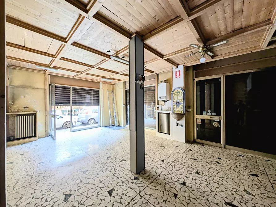 Immagine 10 di Locale commerciale in vendita  in Via Monginevro a Torino