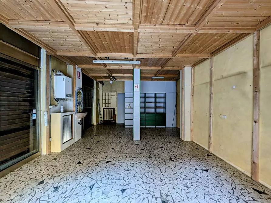 Immagine 12 di Locale commerciale in vendita  in Via Monginevro a Torino