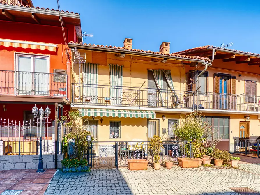 Immagine 2 di Palazzo in vendita  in Via San Rocco a San Gillio