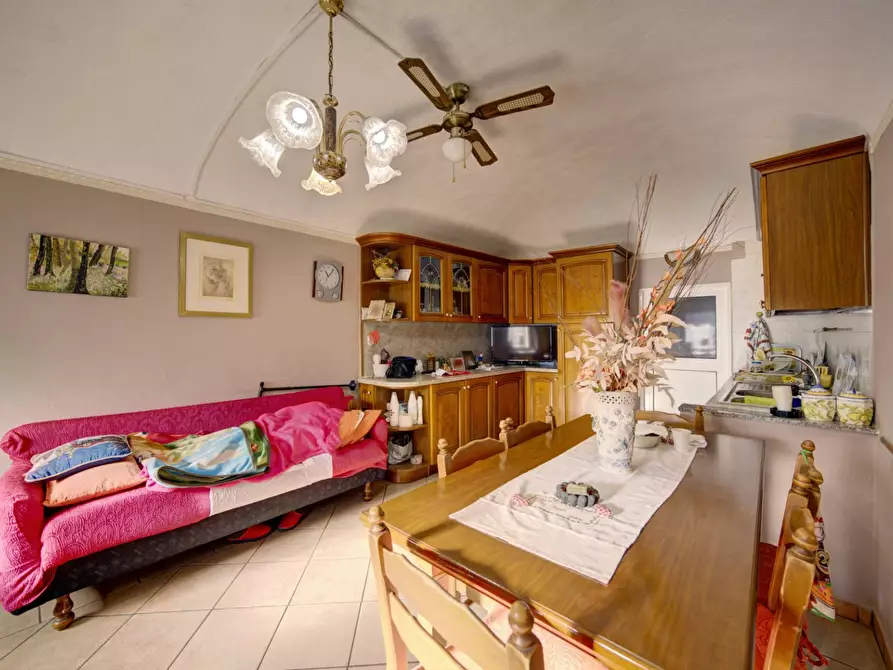 Immagine 8 di Palazzo in vendita  in Via San Rocco a San Gillio