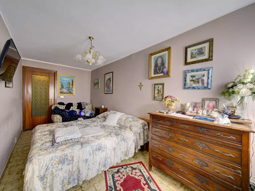 Immagine 11 di Palazzo in vendita  in Via San Rocco a San Gillio