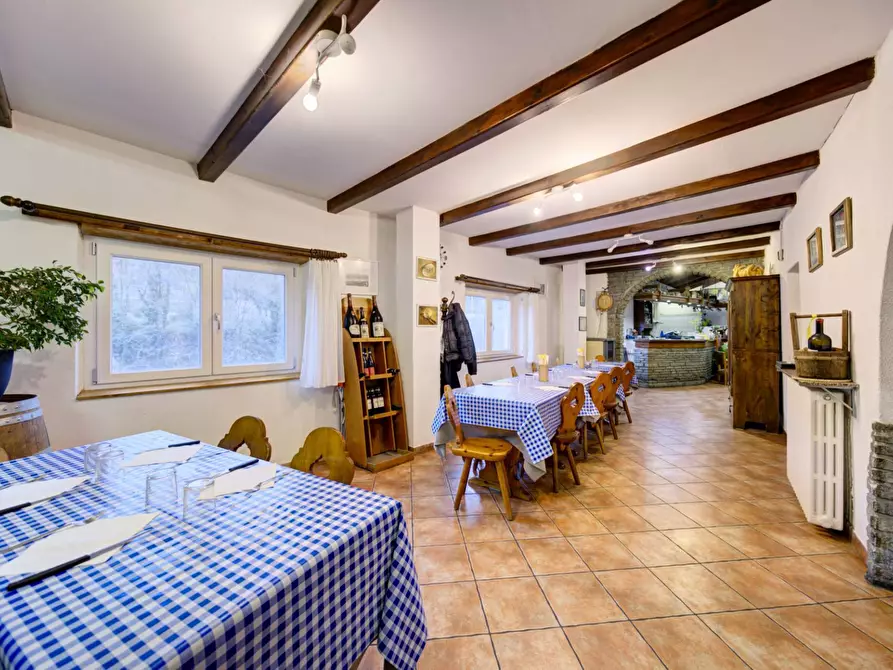 Immagine 10 di Locale commerciale in vendita  in Via Nazionale a Pinerolo