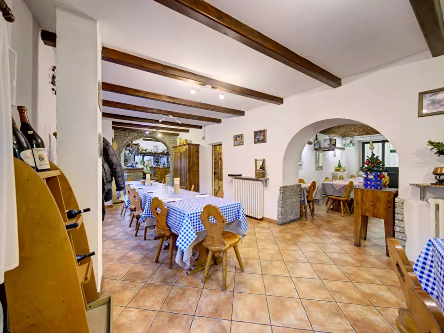 Immagine 9 di Locale commerciale in vendita  in Via Nazionale a Pinerolo