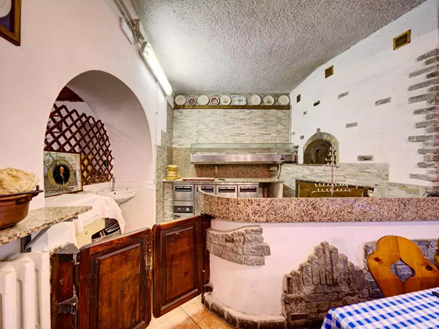 Immagine 15 di Locale commerciale in vendita  in Via Nazionale a Pinerolo