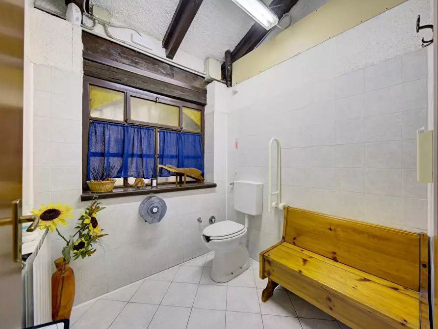 Immagine 25 di Locale commerciale in vendita  in Via Nazionale a Pinerolo