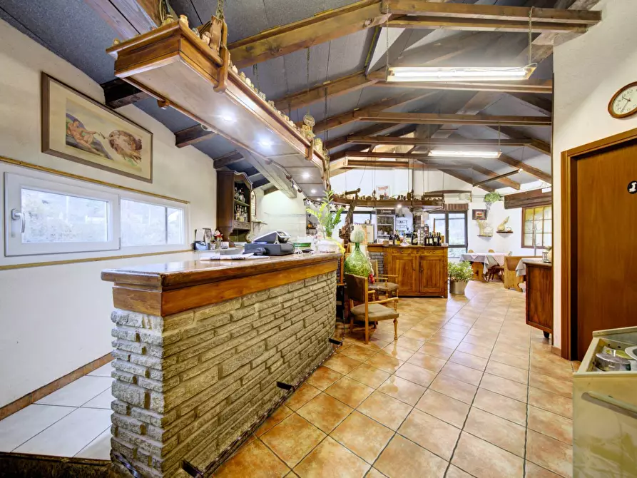 Immagine 19 di Locale commerciale in vendita  in Via Nazionale a Pinerolo