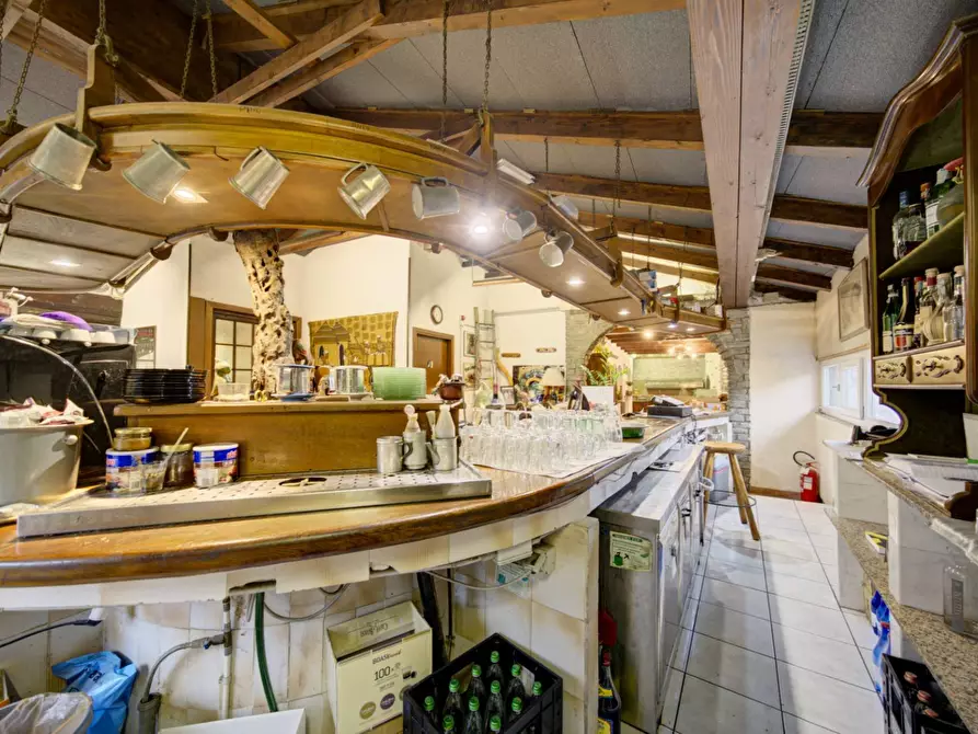 Immagine 17 di Locale commerciale in vendita  in Via Nazionale a Pinerolo