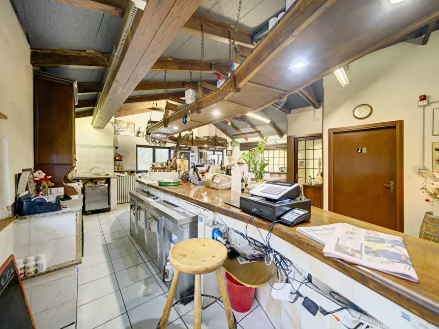 Immagine 18 di Locale commerciale in vendita  in Via Nazionale a Pinerolo