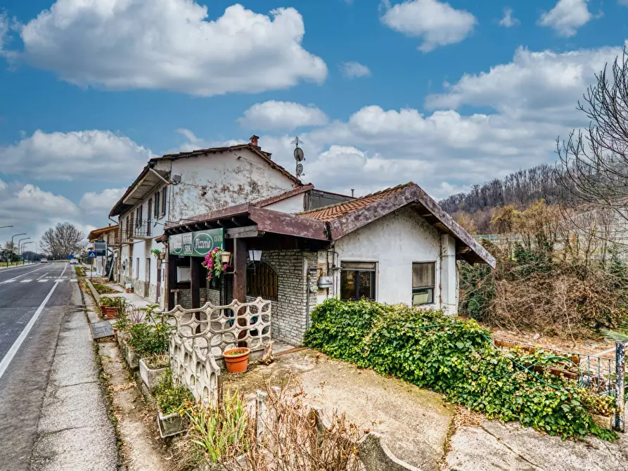 Immagine 2 di Locale commerciale in vendita  in Via Nazionale a Pinerolo