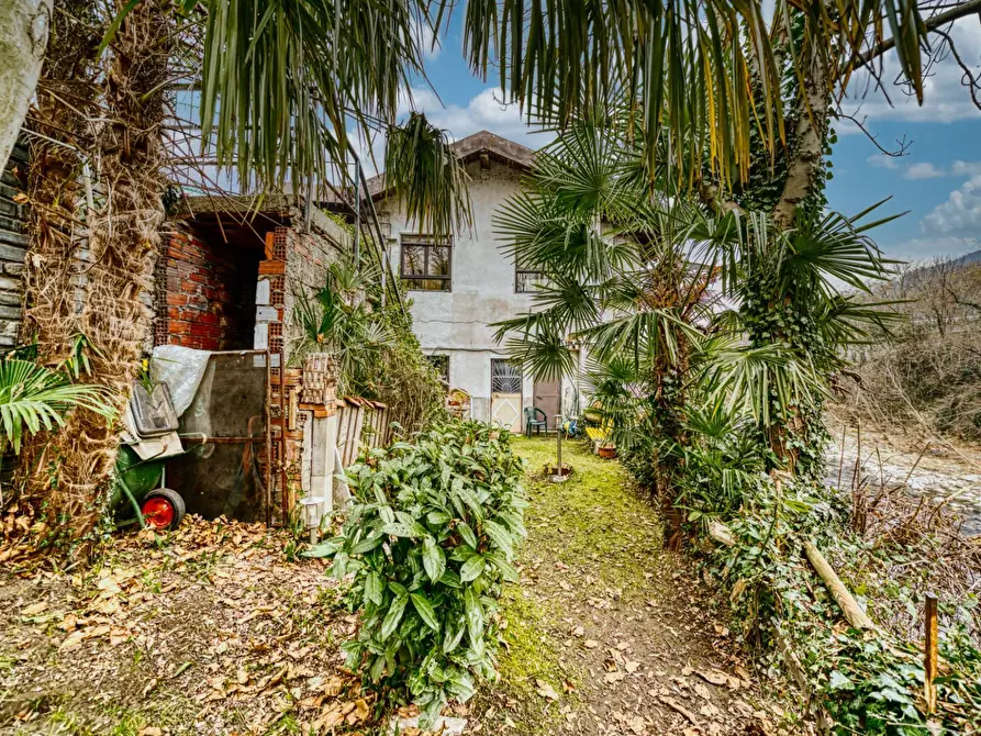 Immagine 3 di Locale commerciale in vendita  in Via Nazionale a Pinerolo