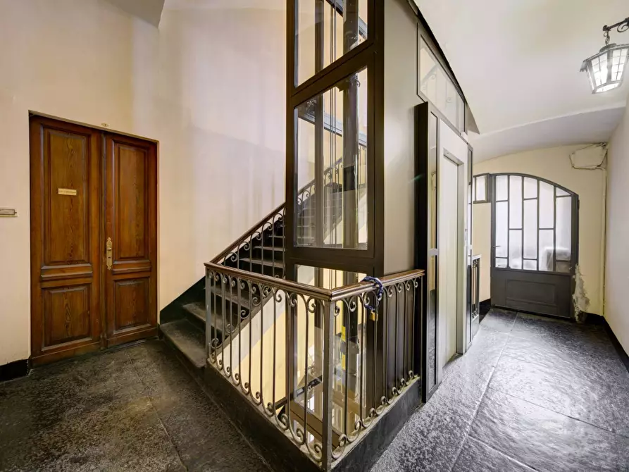 Immagine 5 di Appartamento in vendita  in Via Montebello a Torino