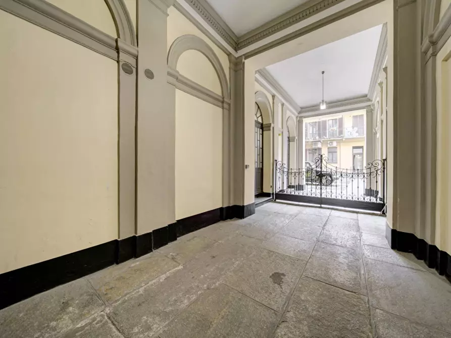 Immagine 4 di Appartamento in vendita  in Via Montebello a Torino