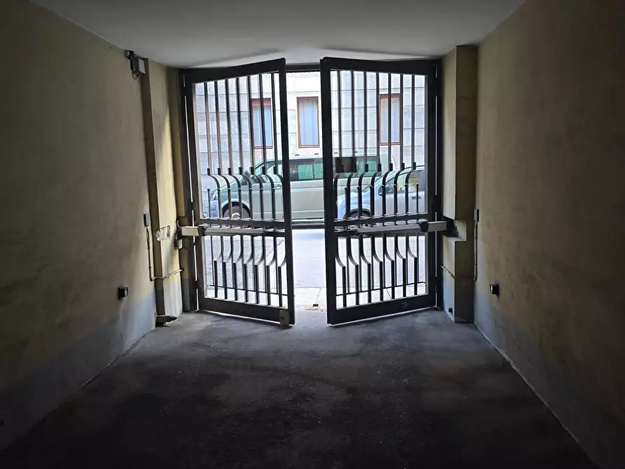 Immagine 3 di Box auto in vendita  in Via Stefano Clemente a Torino