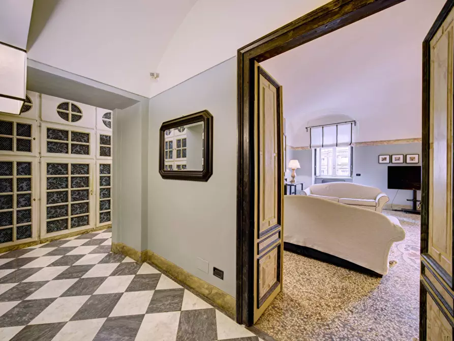 Immagine 19 di Appartamento in vendita  in Piazza Carignano a Torino