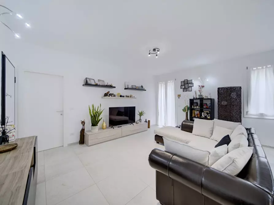 Immagine 7 di Villa in vendita  in via Rossini a Alpignano