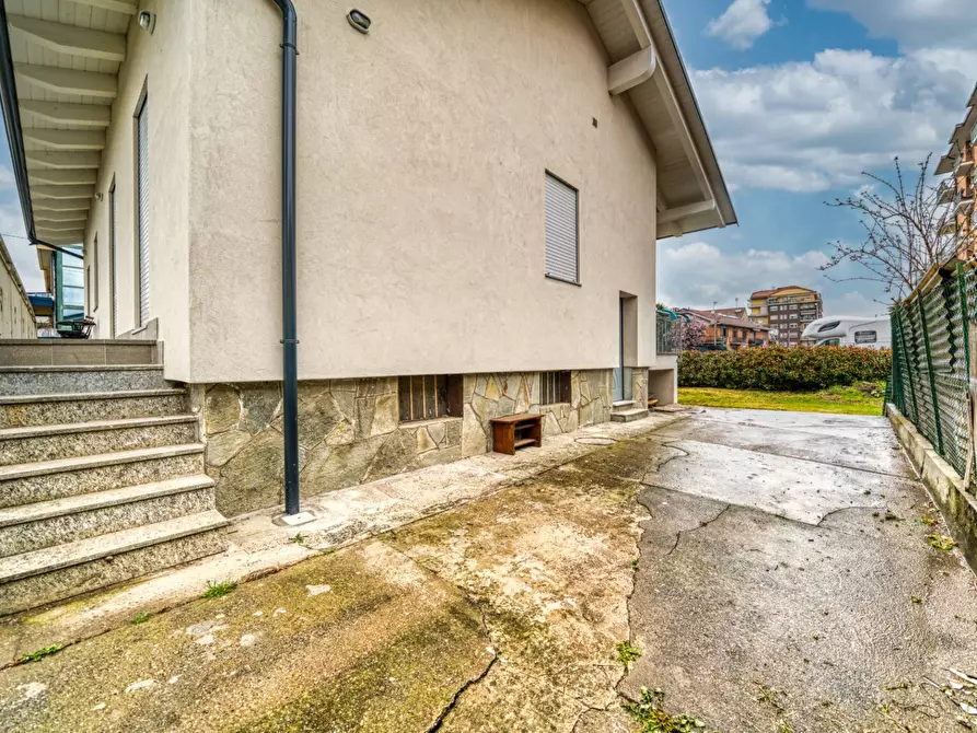 Immagine 30 di Villa in vendita  in via Rossini a Alpignano