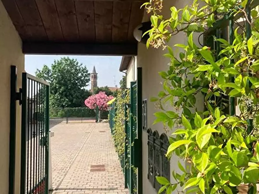 Immagine 1 di Casa semindipendente in vendita  in via mazzini a Lacchiarella