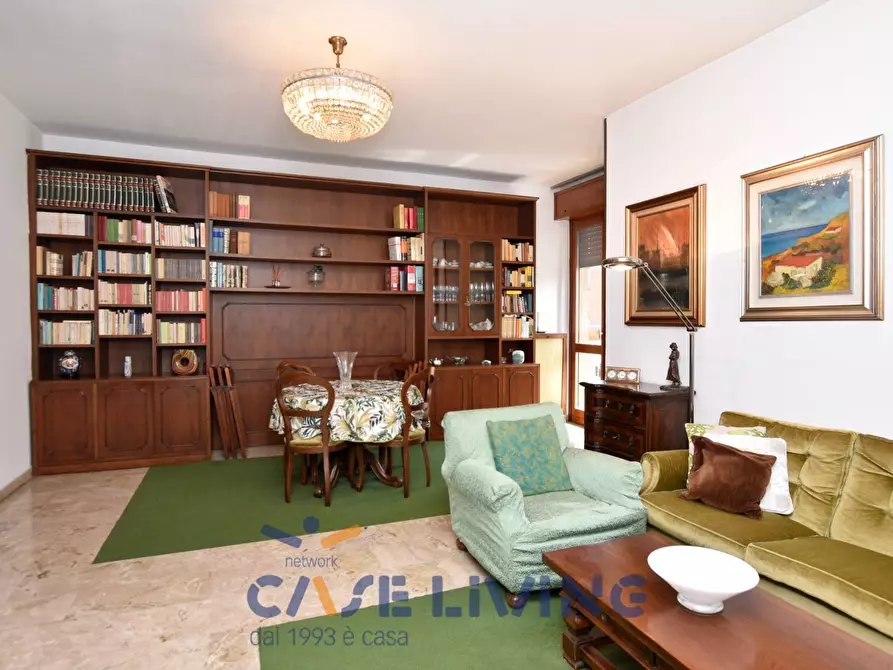 Immagine 1 di Appartamento in vendita  in via roma a Cesano Boscone