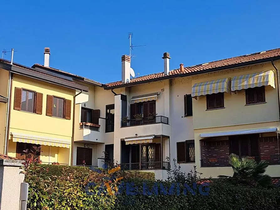 Immagine 1 di Appartamento in vendita  in Via Giovanni pascoli a Rosate