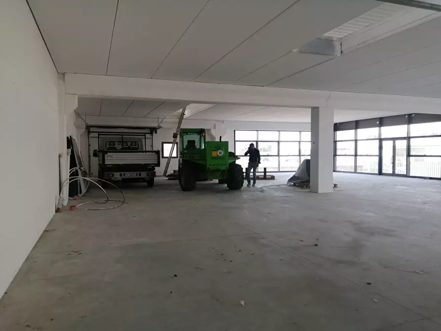 Immagine 2 di Attività commerciale in affitto  in via gabbiano a Ponsacco