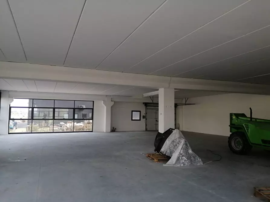 Immagine 4 di Attività commerciale in affitto  in via gabbiano a Ponsacco