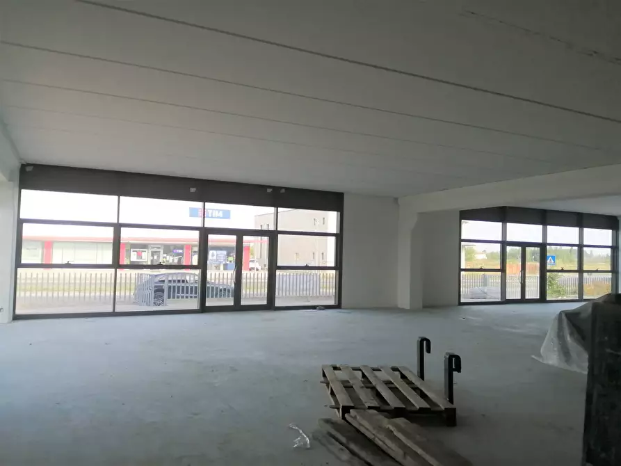 Immagine 5 di Attività commerciale in affitto  in via gabbiano a Ponsacco