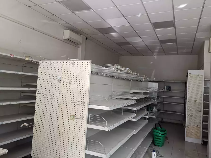 Immagine 11 di Locale commerciale in affitto  in via Amendola a Calcinaia