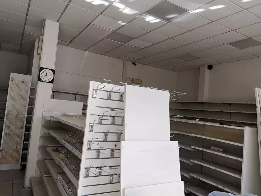 Immagine 12 di Locale commerciale in affitto  in via Amendola a Calcinaia