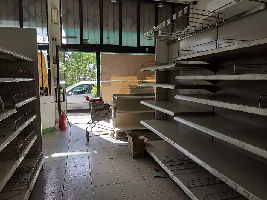 Immagine 13 di Locale commerciale in affitto  in via Amendola a Calcinaia